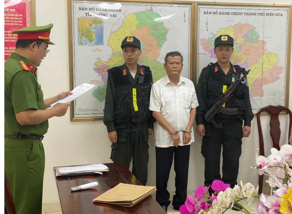 Thi hành lệnh bắt tạm giam ông Phan Duy Nghĩa Thi hành lệnh bắt tạm giam ông Phan Duy Nghĩa