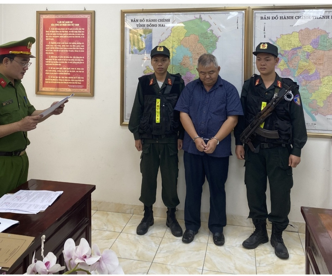 Cơ quan điều tra thi hành lệnh bắt tạm giam ông Nguyễn Hải Triều Cơ quan điều tra thi hành lệnh bắt tạm giam ông Nguyễn Hải Triều