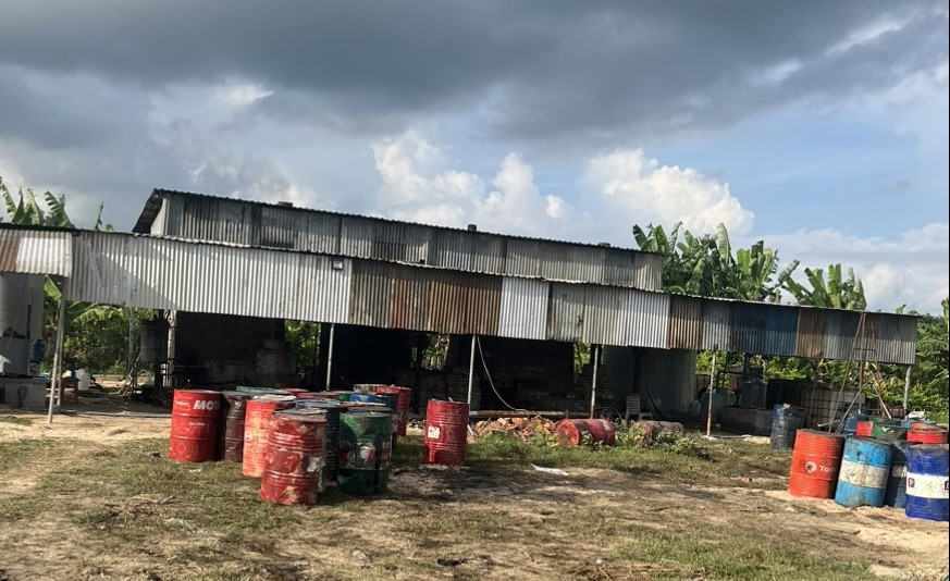 Cơ sở tái chế nhớt thải bị phát hiện Cơ sở tái chế nhớt thải bị phát hiện