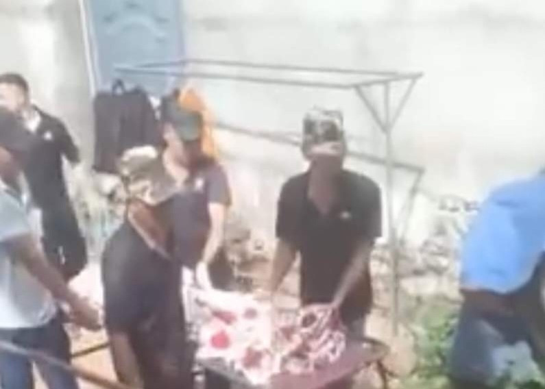 Lực lượng chức năng khám nghiệm hiện trường