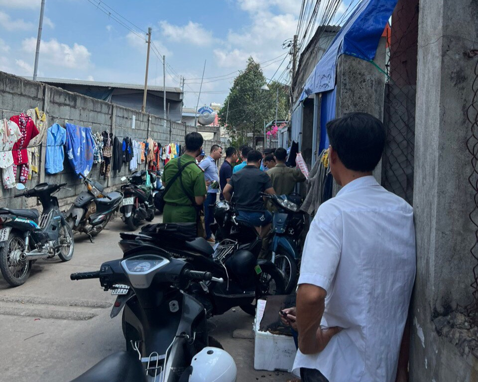 Lực lượng chức năng khám nghiệm hiện trường Lực lượng chức năng khám nghiệm hiện trường