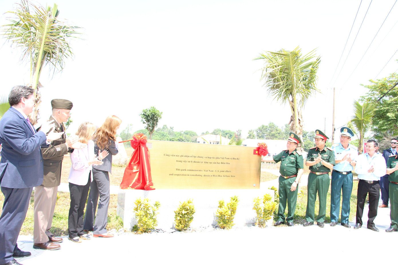 Khánh thành công viên được xây dựng từ khu vực đất nhiễm dioxin đã được xử lý