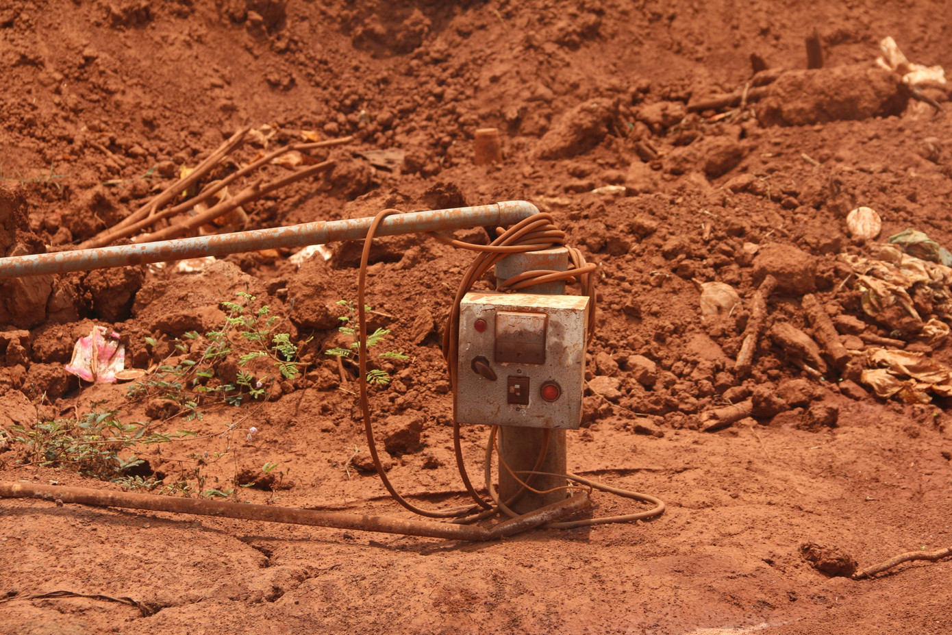 Nhiều giếng khoan cấp nước cho hồ chứa