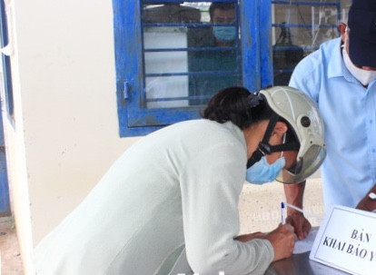 Ngành Y tế khuyến cáo người dân thường xuyên mang khẩu trang nơi công cộng