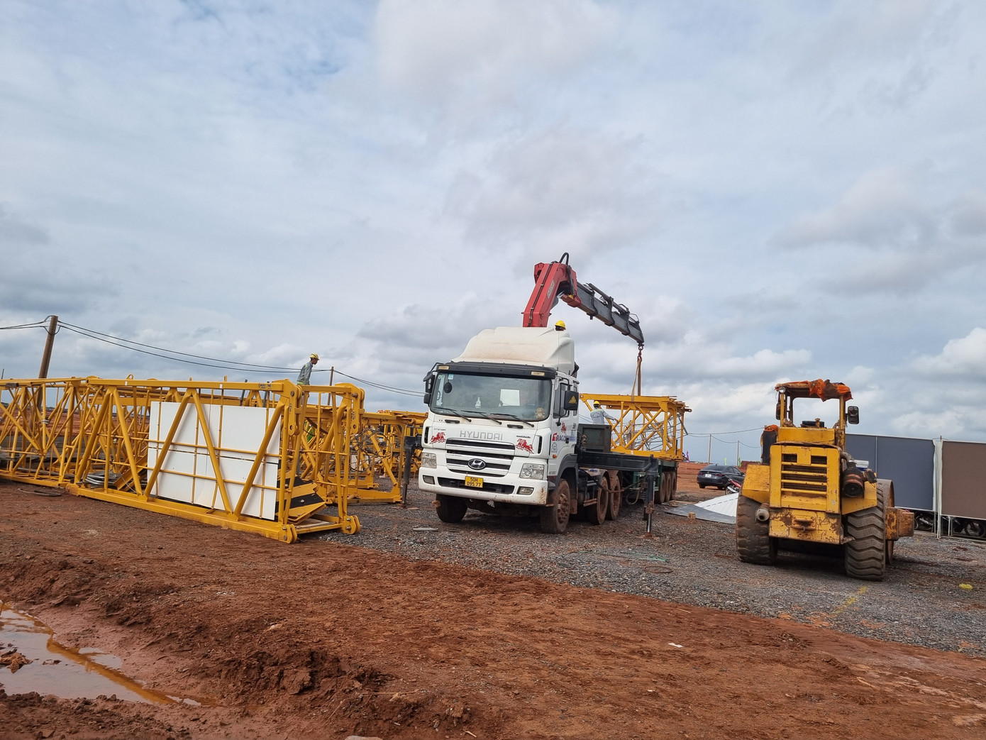 Bên cạnh đó, ACV vẫn tiếp tục tăng cường năng lực cho Ban Quản lý dự án, thuê các chuyên gia của nhiều tư vấn hàng đầu về sân bay như NACO, TUNER, Artelia, Hill international, Misa...