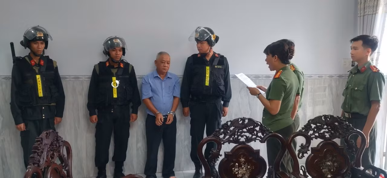 Cơ quan điều tra đọc lệnh bắt bị can Phan Văn Thanh