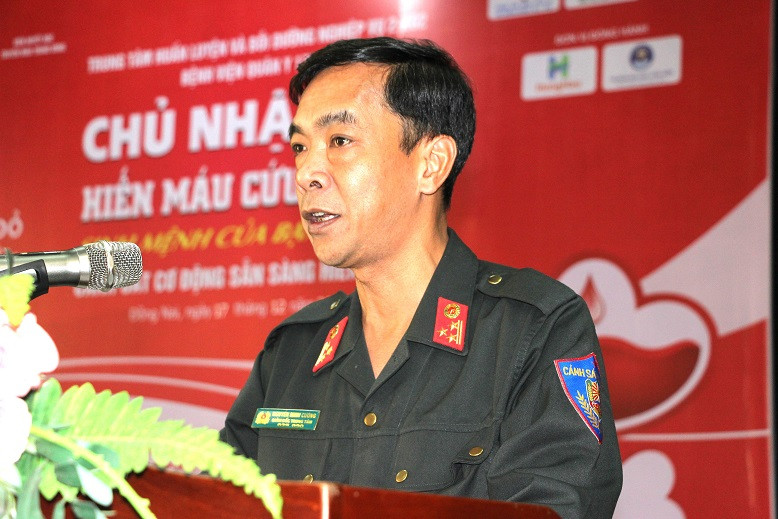 Tại buổi lễ, Thượng tá Nguyễn Minh Cường - Bí thư Đảng ủy, Giám đốc Trung tâm Huấn luyện và bồi dưỡng nghiệp vụ 2, phát động phong trào hiến máu. Thượng tá Cường nhấn mạnh: "Với khẩu hiệu hành động 'mỗi giọt máu cho đi, một cuộc đời ở lại, cảnh sát cơ động sẵn sàng chiến đấu' nhằm phát huy tinh thần trách nhiệm, tình cảm của mỗi cán bộ, chiến sĩ, học viên của đơn vị đối với đất nước, với cộng đồng xã hội, góp sức chung tay vì sức khỏe của nhân dân, nhất là trong đợt cao điểm toàn Đảng, toàn dân và toàn quân ta ra sức vì sức khỏe cộng đồng". Tại buổi lễ, Thượng tá Nguyễn Minh Cường - Bí thư Đảng ủy, Giám đốc Trung tâm Huấn luyện và bồi dưỡng nghiệp vụ 2, phát động phong trào hiến máu. Thượng tá Cường nhấn mạnh: "Với khẩu hiệu hành động 'mỗi giọt máu cho đi, một cuộc đời ở lại, cảnh sát cơ động sẵn sàng chiến đấu' nhằm phát huy tinh thần trách nhiệm, tình cảm của mỗi cán bộ, chiến sĩ, học viên của đơn vị đối với đất nước, với cộng đồng xã hội, góp sức chung tay vì sức khỏe của nhân dân, nhất là trong đợt cao điểm toàn Đảng, toàn dân và toàn quân ta ra sức vì sức khỏe cộng đồng".