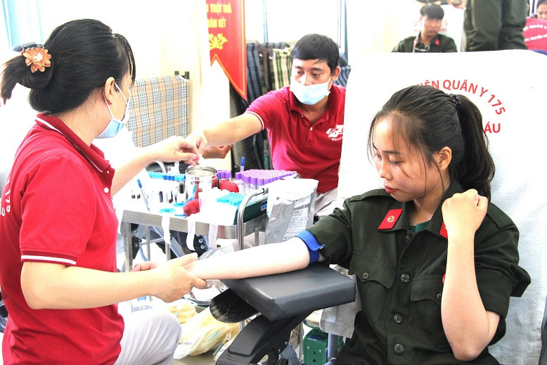 Học viên Trần Mai Thi - sinh viên Trường ĐH cảnh sát cho biết, đây là lần thứ 4 tham gia hiến máu. Học viên Trần Mai Thi - sinh viên Trường ĐH cảnh sát cho biết, đây là lần thứ 4 tham gia hiến máu.