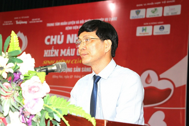 Nhà báo Trần Ngọc Lâm cũng cảm ơn Trung tâm Huấn luyện và bồi dưỡng nghiệp vụ 2, Bệnh viện Quân y 175 đã đồng hành cùng Báo Tiền Phong tổ chức ngày hội hiến máu hôm nay. Đặc biệt, cám ơn gần 1.000 cán bộ, học viên đã tham gia chia sẻ giọt máu quý giá trong ngày hội hiến máu lần thứ XVI này. Nhà báo Trần Ngọc Lâm cũng cảm ơn Trung tâm Huấn luyện và bồi dưỡng nghiệp vụ 2, Bệnh viện Quân y 175 đã đồng hành cùng Báo Tiền Phong tổ chức ngày hội hiến máu hôm nay. Đặc biệt, cám ơn gần 1.000 cán bộ, học viên đã tham gia chia sẻ giọt máu quý giá trong ngày hội hiến máu lần thứ XVI này.