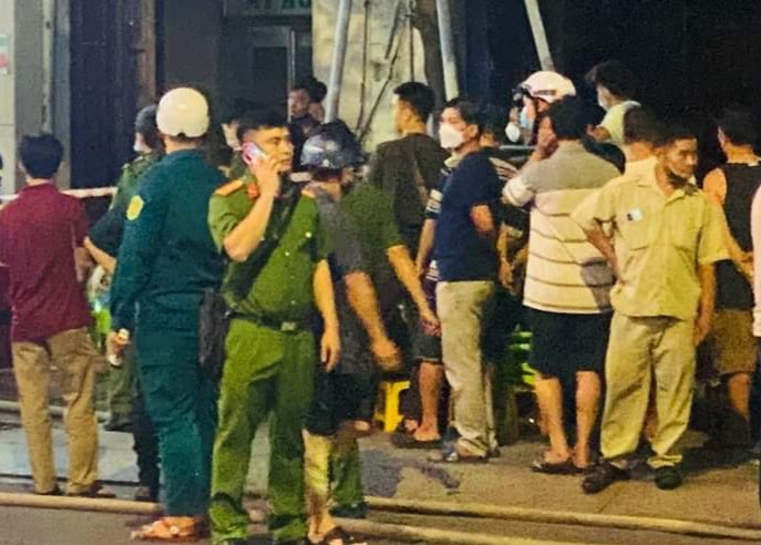 Lực lượng chức năng khám nghiệm hiện trường