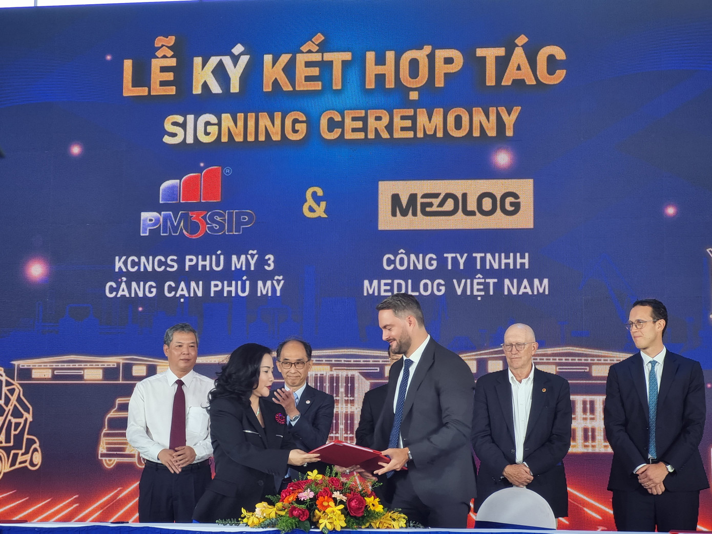 Đại diện Cảng cạn Phú Mỹ ký kết hợp tác với các đối tác.