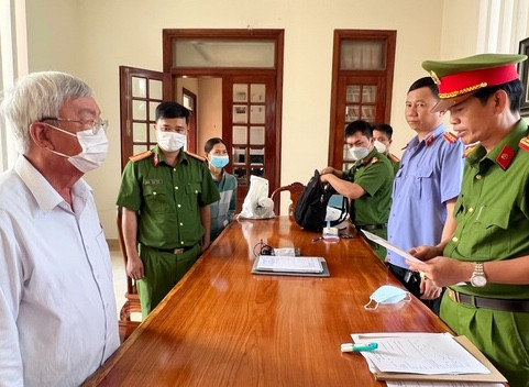 Ông Lê Viết Hưng bị khởi tố, bắt tạm giam trong vụ án khác Ông Lê Viết Hưng bị khởi tố, bắt tạm giam trong vụ án khác