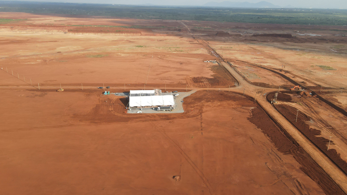 Theo kế hoạch, vào cuối tháng 8, gói thầu 5.10 thi công nhà ga hành khách Dự án Cảng hàng không quốc tế Long Thành sẽ khởi công xây dựng. Theo hợp đồng, gói thầu san nền, thoát nước sân bay Long Thành sẽ thực hiện trong 38 tháng, hoàn thành vào tháng 4/2024. Tuy nhiên, dự kiến gói thầu này sẽ hoàn thành vào tháng 12 năm nay, vượt tiến độ khoảng 4 tháng. Theo kế hoạch, vào cuối tháng 8, gói thầu 5.10 thi công nhà ga hành khách Dự án Cảng hàng không quốc tế Long Thành sẽ khởi công xây dựng. Theo hợp đồng, gói thầu san nền, thoát nước sân bay Long Thành sẽ thực hiện trong 38 tháng, hoàn thành vào tháng 4/2024. Tuy nhiên, dự kiến gói thầu này sẽ hoàn thành vào tháng 12 năm nay, vượt tiến độ khoảng 4 tháng.