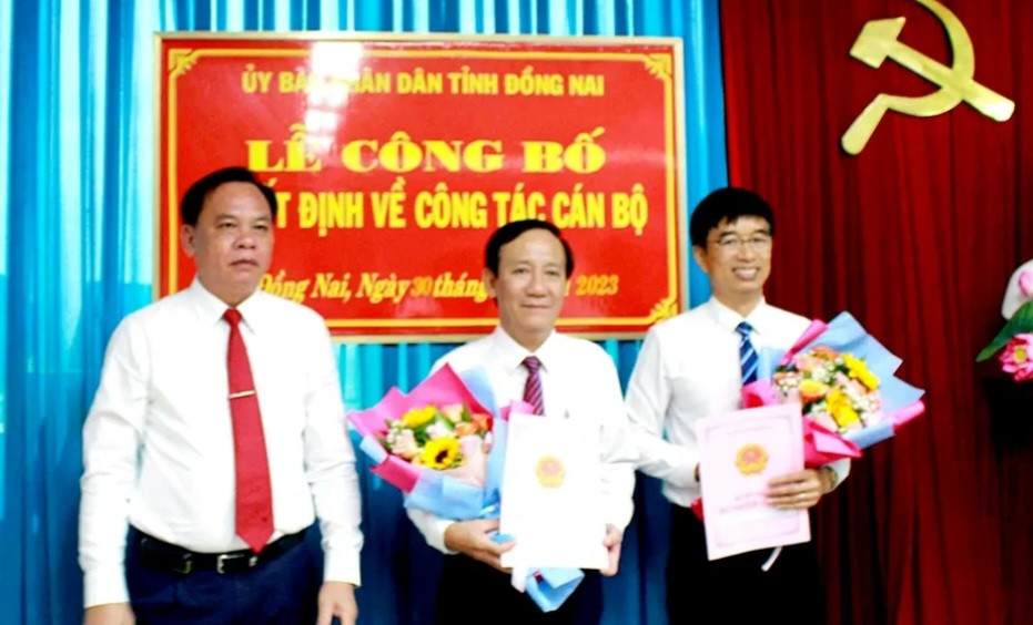 Hai cán bộ ngành Y tế nhận quyết định bổ nhiệm Hai cán bộ ngành Y tế nhận quyết định bổ nhiệm