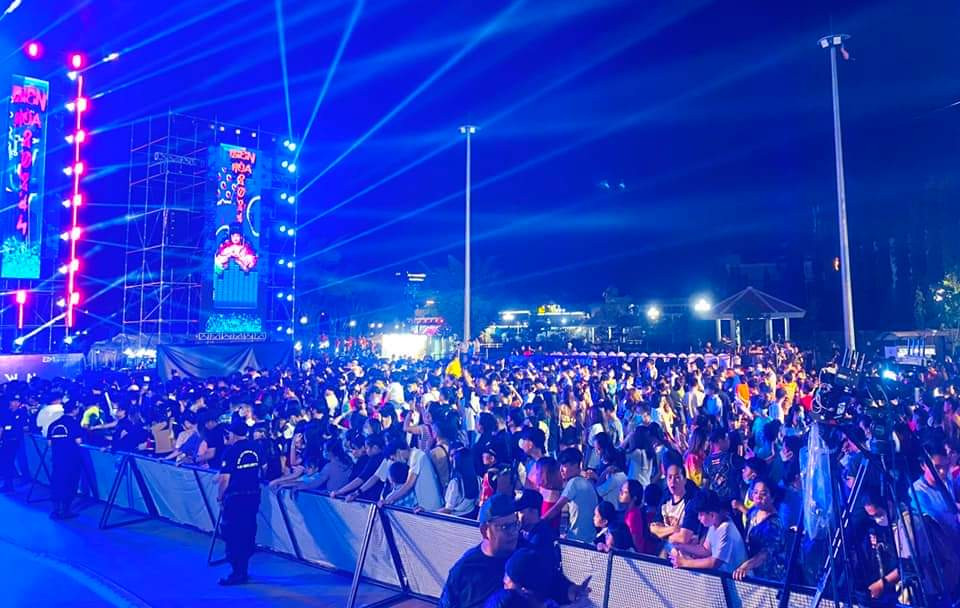 Chương trình bắt đầu từ 19 giờ ngày 31/12 đến 2 giờ sáng 1/1-2024 với các nội dung: liên hoan ca múa nhạc của các nhóm nhạc trong tỉnh; nhảy hiphop, DJ raper… của các nghệ sĩ đến từ TP HCM.