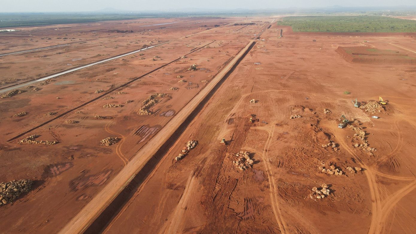 Toàn bộ mặt bằng phục vụ thi công Sân bay Long Thành giai đoạn 1 đã được bàn giao, nhưng tiến độ triển khai các công trình liên quan còn chậm (Ảnh: Mạnh Thắng). Toàn bộ mặt bằng phục vụ thi công Sân bay Long Thành giai đoạn 1 đã được bàn giao, nhưng tiến độ triển khai các công trình liên quan còn chậm (Ảnh: Mạnh Thắng).