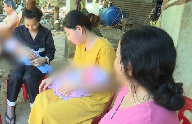 2 trẻ em bị bỏ rơi được người dân phát hiện