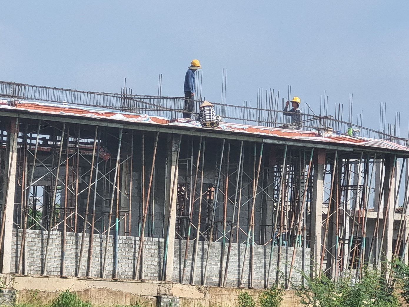 Tiến độ thi công như hiện nay, các trường học khu tái định cư Lộc An - Bình Sơn khó hoàn thành trong tháng 9