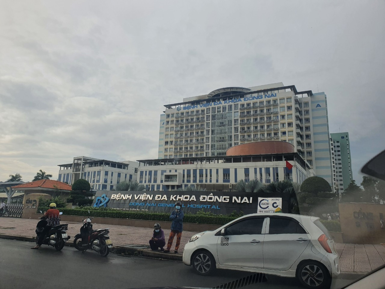 Bệnh viện Đồng Nai đang cấp cứu cho 4 bệnh nhân trong vụ tai nạn nghiêm trọng Bệnh viện Đồng Nai đang cấp cứu cho 4 bệnh nhân trong vụ tai nạn nghiêm trọng