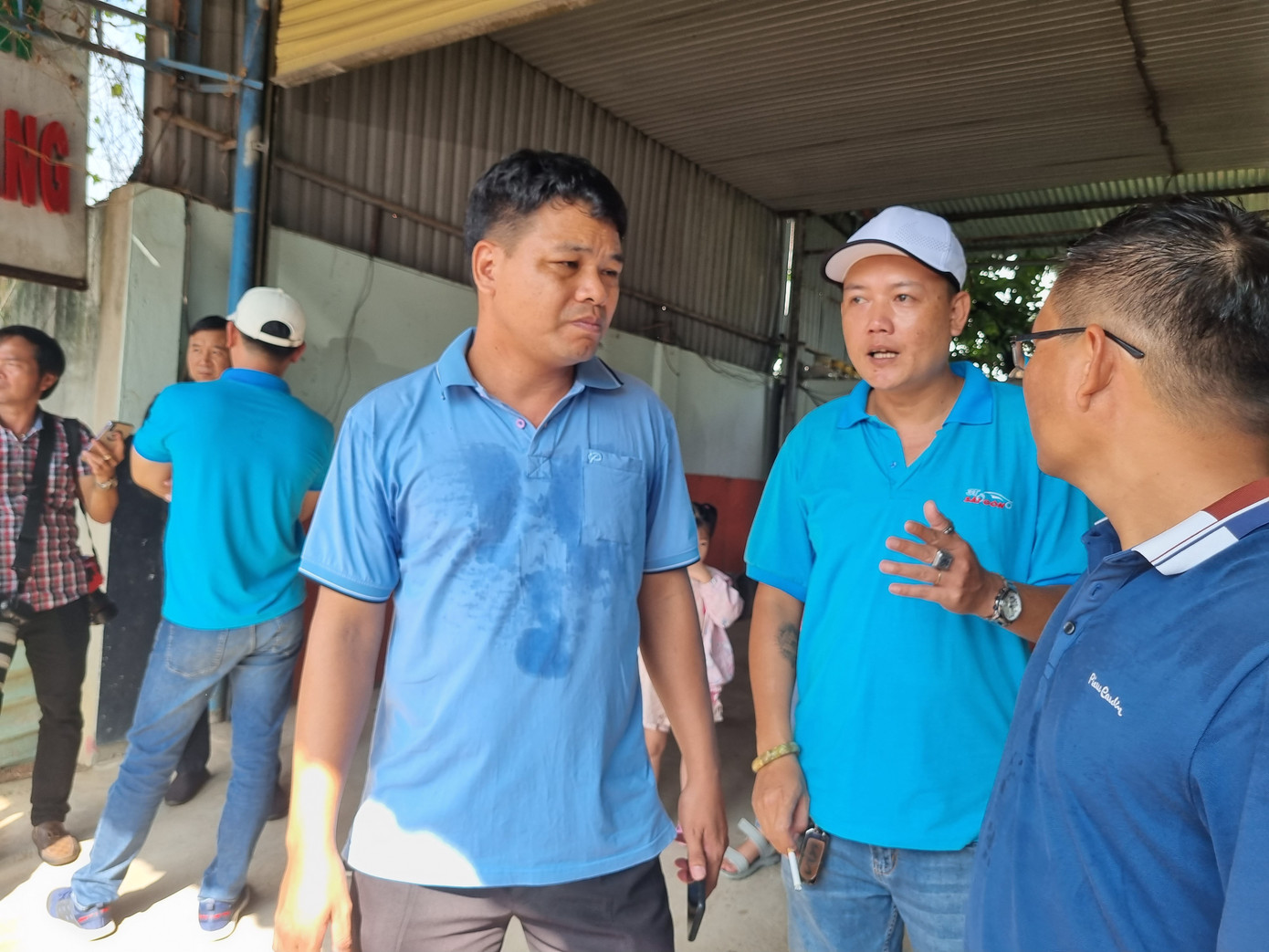 Các giáo viên góp vốn vào trung tâm yêu cầu được giải quyết quyền lợi