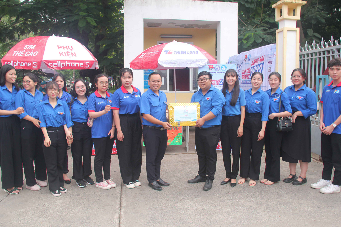 Tỉnh đoàn Đồng Nai thăm động viên đoàn viên các tổ tiếp sức mùa thi ở các điểm thi