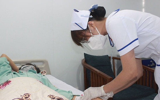 Nhân viên y tế bệnh viện công nằm trong đối tượng được nhận hỗ trợ Tết (ảnh minh họa) Nhân viên y tế bệnh viện công nằm trong đối tượng được nhận hỗ trợ Tết (ảnh minh họa)