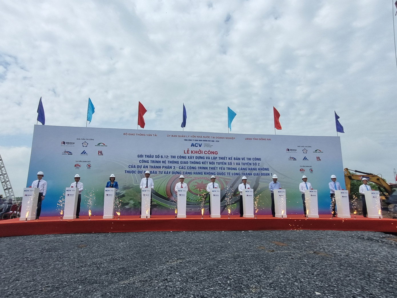 Bấm nút khởi công 2 tuyến giao thông kết nối sân bay Long Thành.