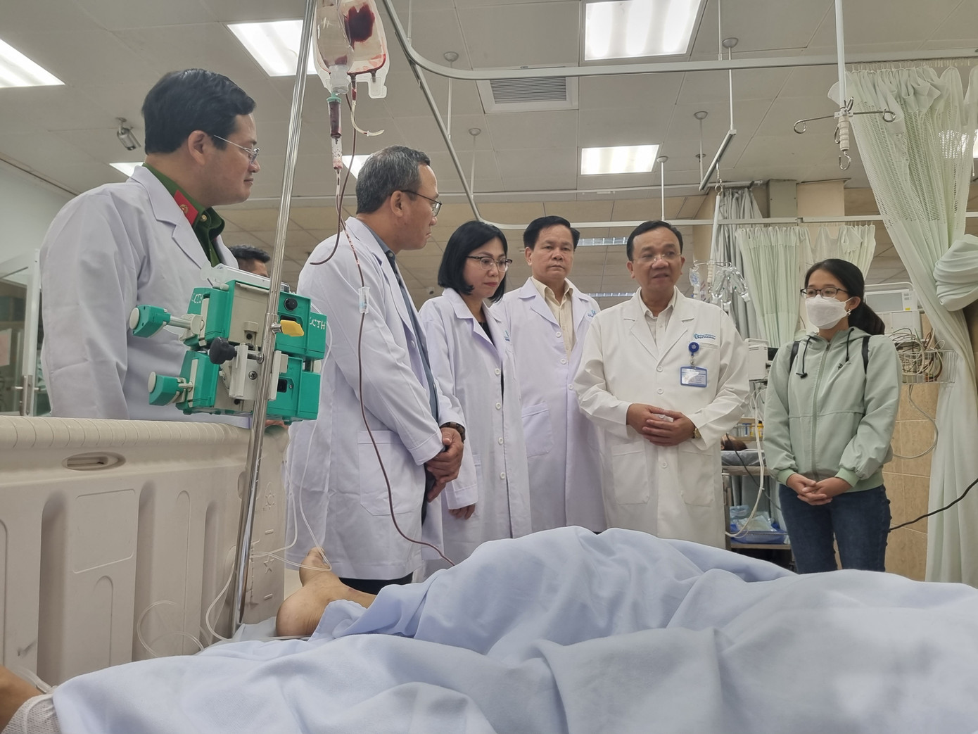 Đại diện các cơ quan chức năng đến thăm bệnh nhân Phạm Thị M. tại Bệnh viện Đồng Nai Đại diện các cơ quan chức năng đến thăm bệnh nhân Phạm Thị M. tại Bệnh viện Đồng Nai