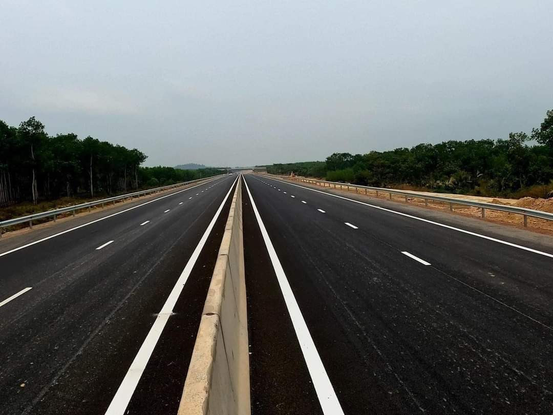 Một đoạn cao tốc đã hoàn thiện. Một đoạn cao tốc đã hoàn thiện.