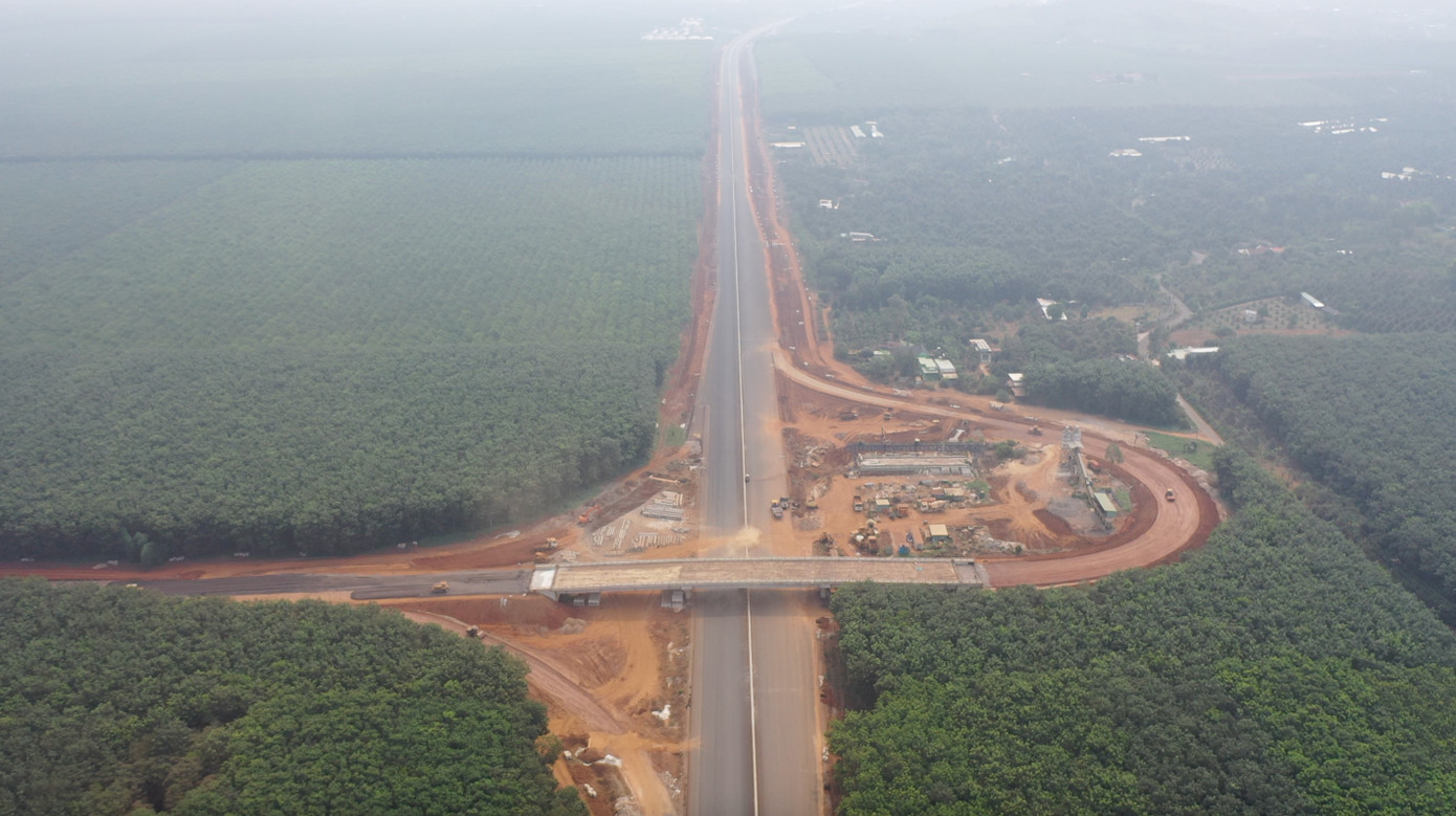 Một nút giao đang được thi công. Một nút giao đang được thi công.