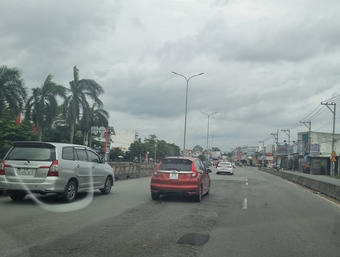 Đoạn qua thị trấn Long Thành loang lổ chắp vá, lồi sống trâu Đoạn qua thị trấn Long Thành loang lổ chắp vá, lồi sống trâu