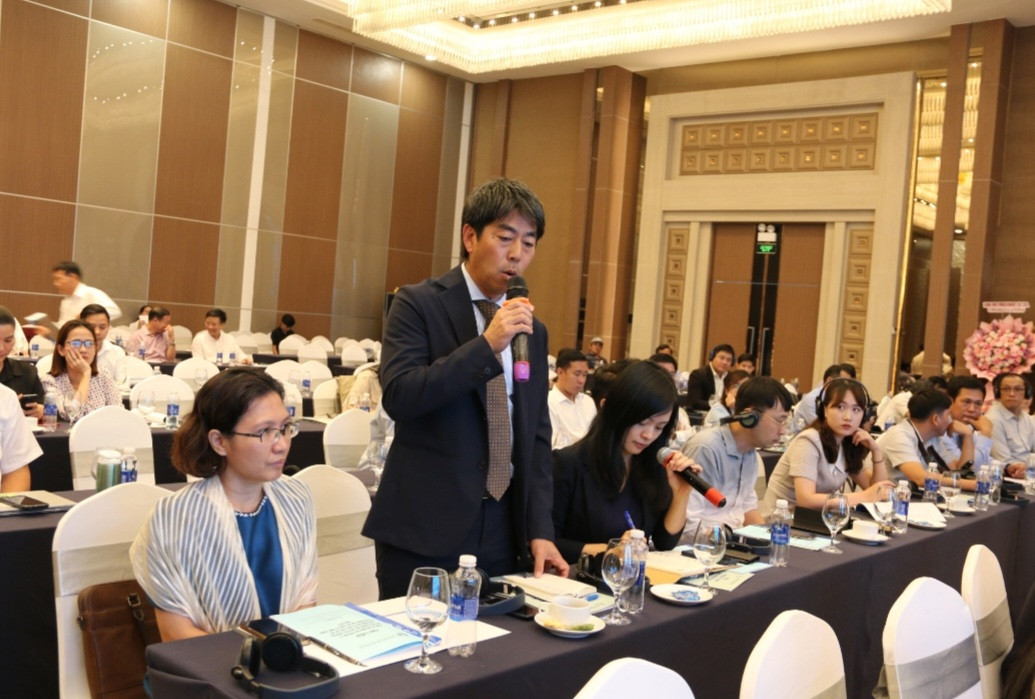 Các doanh nghiệp đặt câu hỏi với lãnh đạo tỉnh Đồng Nai.