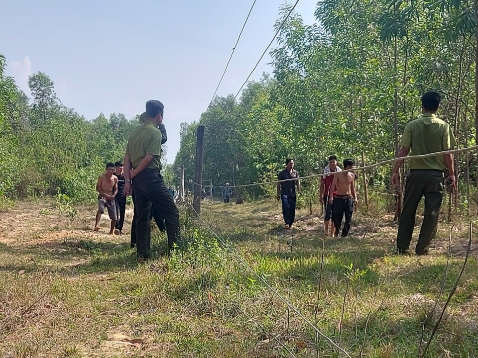 Các cơ quan chức năng kiểm tra hiện trường