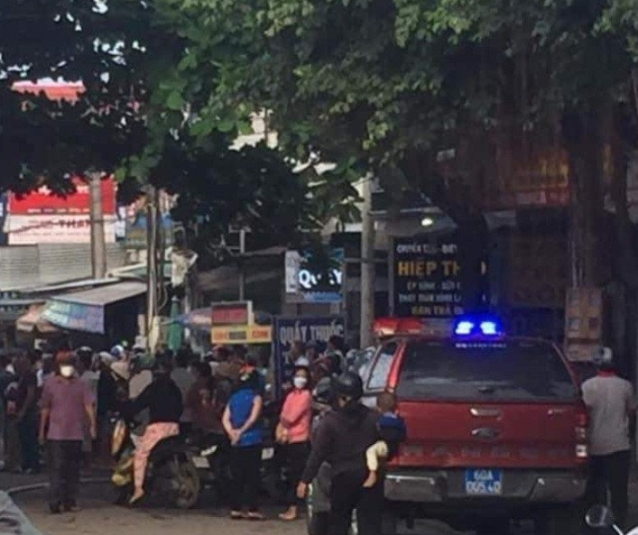 Lực lượng PCCC đến hiện trường dập tắt vụ cháy do tự thiêu