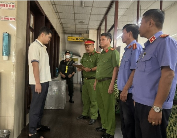 Cơ quan điều tra thực hiện lệnh bắt bị can Lê Dương Cơ quan điều tra thực hiện lệnh bắt bị can Lê Dương