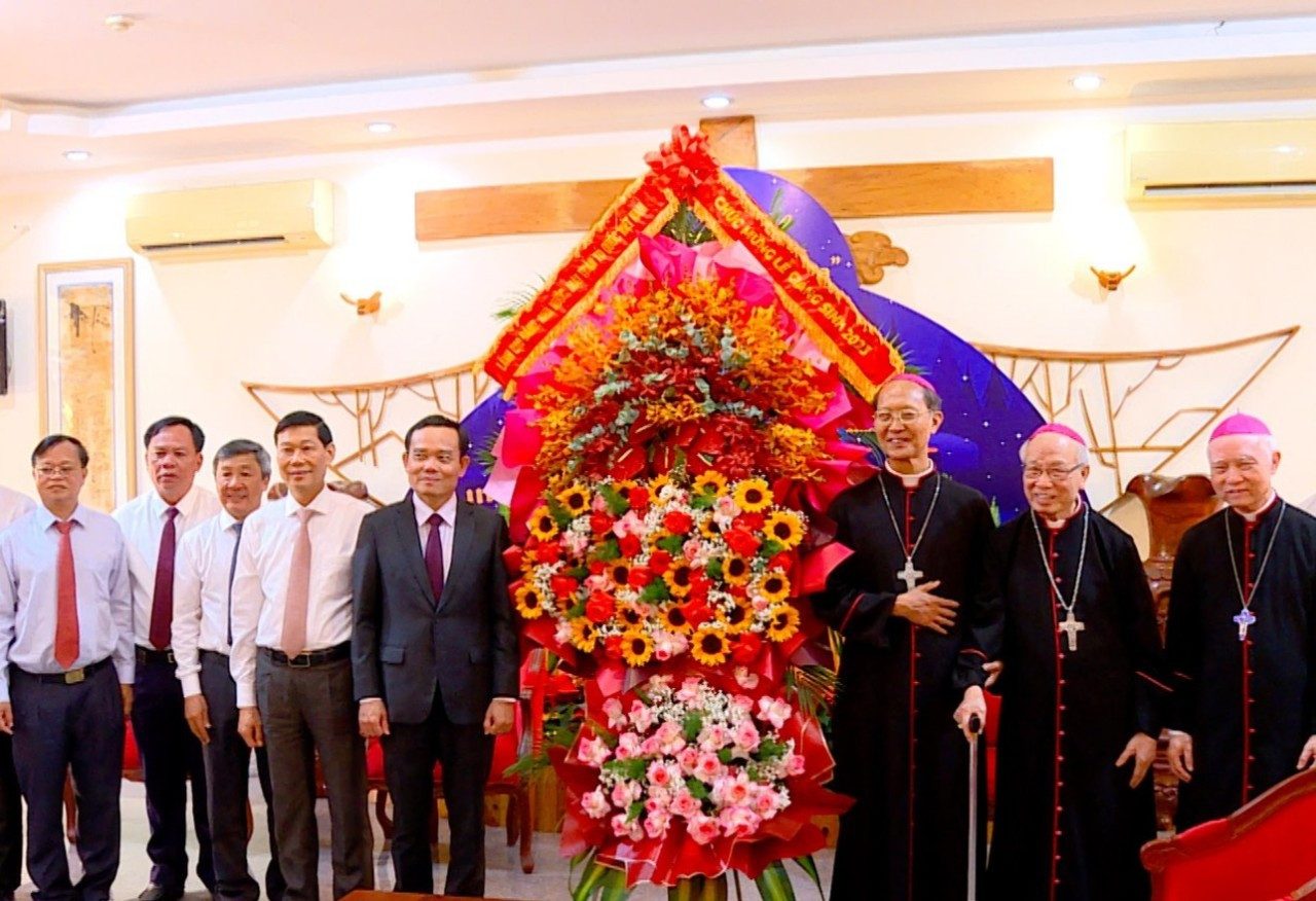 Phó Thủ tướng Trần Lưu Quang chúc mừng Giáng sinh tại Tòa giám mục Giáo phận Xuân Lộc Phó Thủ tướng Trần Lưu Quang chúc mừng Giáng sinh tại Tòa giám mục Giáo phận Xuân Lộc