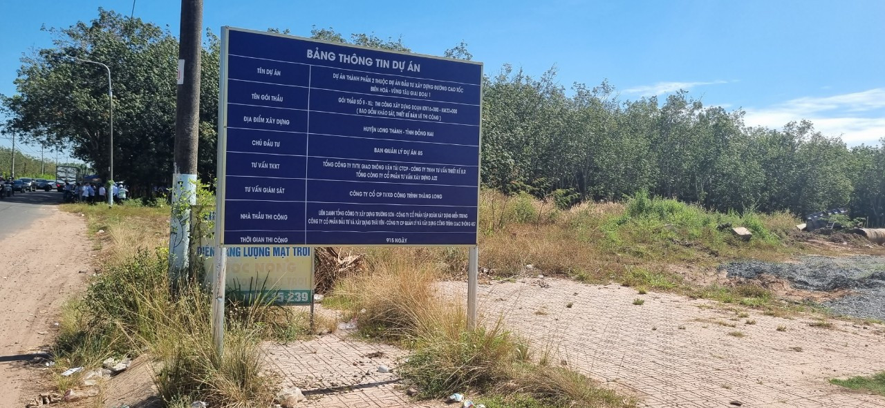 Dự án cao tốc Biên Hòa – vũng Tàu dài 53 km qua địa bàn 2 tỉnh Đồng Nai và Bà Rịa- Vũng Tàu được chia làm 3 dự án thành phần (đoạn qua địa bàn tỉnh Đồng Nai dài khoảng 34km gồm dự án thành phần 1 và 2; đoạn còn lại qua địa bàn tỉnh Bà Rịa – Vũng Tàu là dự án thành phần 3).