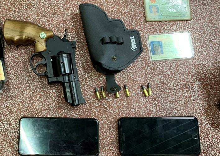 Khẩu súng bị thu giữ Khẩu súng bị thu giữ