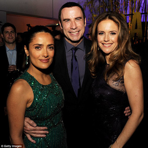 Những người bạn của vợ Travolta cho biết, Kelly Preston biết về con người thật của chồng mình từ lâu nhưng vẫn diễn cảnh gia đình hạnh phúc trước mặt công chúng