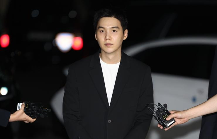 Suga bị phạt 15 triệu won về tội lái xe khi say rượu. Ảnh: Yonhap. Suga bị phạt 15 triệu won về tội lái xe khi say rượu. Ảnh: Yonhap.