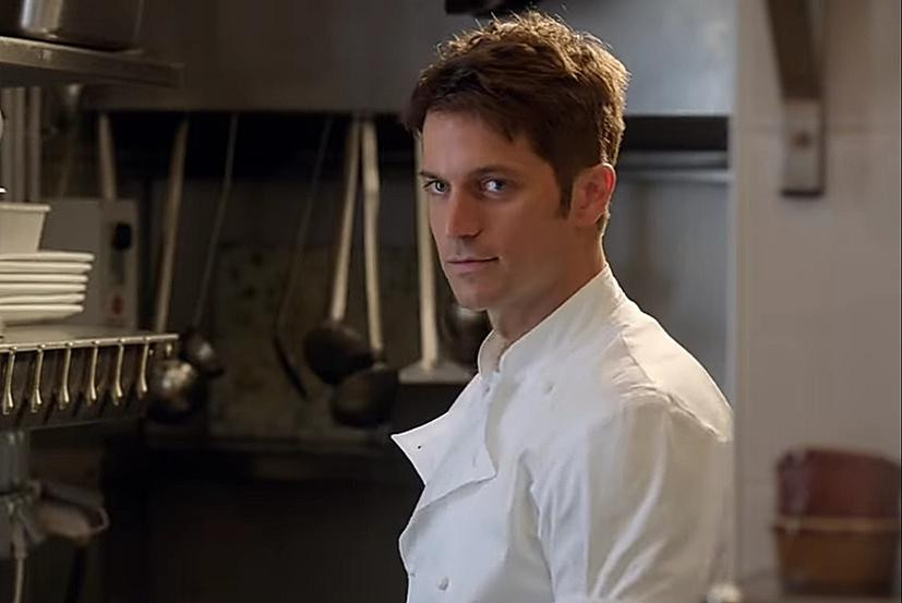 Góc nghiêng &quot;thần thánh&quot; của anh hàng xóm. - Nguồn: Netflix