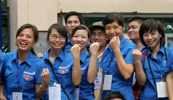 Các tình nguyện viên nữ Hà Nộitrong ngày lên đường hoạt động tại Lào