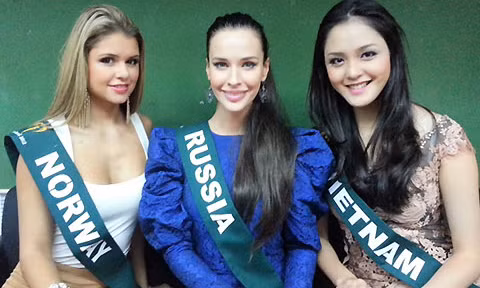 Cùng người đẹp Nga và Na-uy. Cùng người đẹp Nga và Na-uy