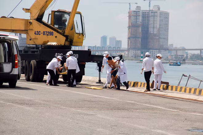 Mục kích diễn tập chống khủng bố trên cảng Tiên Sa ảnh 8