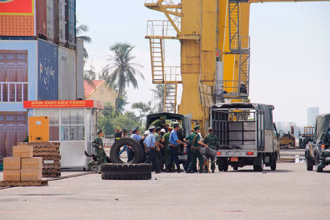 Mục kích diễn tập chống khủng bố trên cảng Tiên Sa ảnh 6