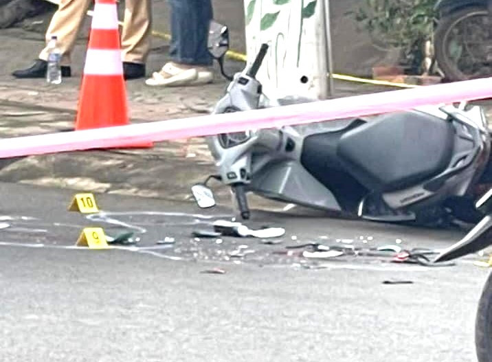 Chiếc xe máy hư hỏng sau tai nạn Chiếc xe máy hư hỏng sau tai nạn