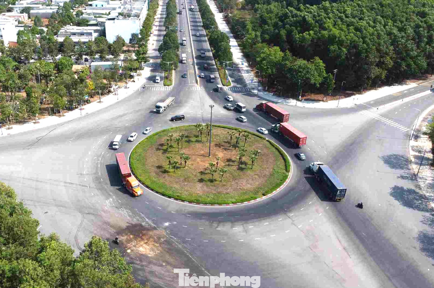 Vòng xoay này dự kiến tháo dỡ, tổ chức lại giao thông tại nút giao bằng hệ thống đèn tín hiệu giao thông. Vị trí này thường xảy ra lật xe container theo hướng TP Thủ Dầu Một đi huyện Bàu Bàng. Vòng xoay này dự kiến tháo dỡ, tổ chức lại giao thông tại nút giao bằng hệ thống đèn tín hiệu giao thông. Vị trí này thường xảy ra lật xe container theo hướng TP Thủ Dầu Một đi huyện Bàu Bàng.