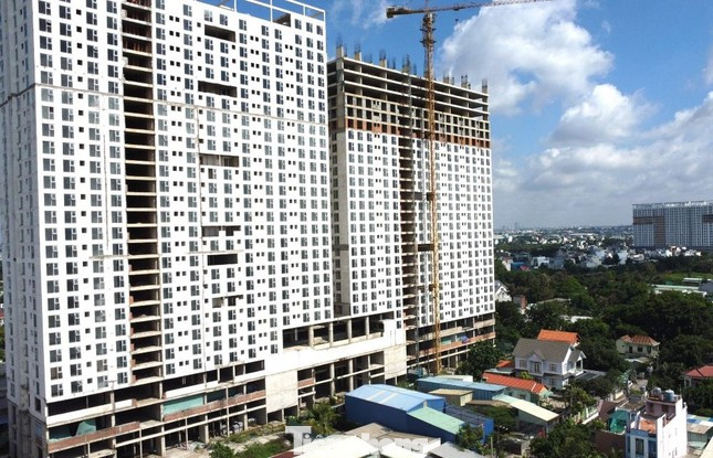 Dự án đã xây dựng thô hai tòa tháp cao tầng sau đó "trùm mền" Dự án đã xây dựng thô hai tòa tháp cao tầng sau đó "trùm mền"