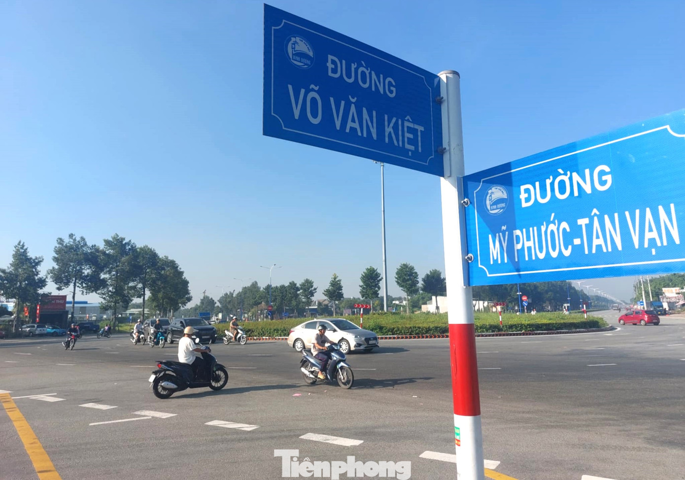 Ngày 18/8, đại diện Sở Giao thông Vận tải Bình Dương xác nhận việc đơn vị này đang phối hợp cùng chủ đầu tư đường Mỹ Phước Tân Vạn tìm phương án đảm bảo an toàn giao thông trên tuyến đường này. Ngày 18/8, đại diện Sở Giao thông Vận tải Bình Dương xác nhận việc đơn vị này đang phối hợp cùng chủ đầu tư đường Mỹ Phước Tân Vạn tìm phương án đảm bảo an toàn giao thông trên tuyến đường này.