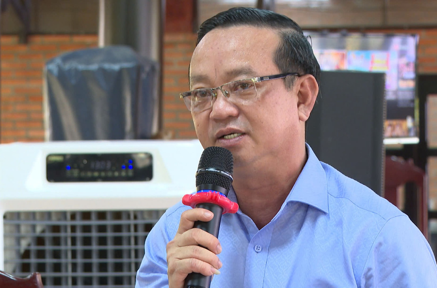 Bí thư Thành ủy Bến Cát Bùi Minh Thạnh trả lời ý kiến của doanh nghiệp, người dân tại buổi cà phê sáng